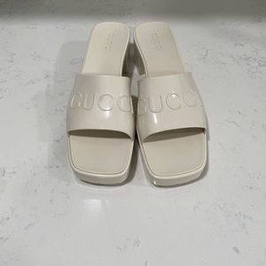 Authentic Women's slide sandal with Gucci logo